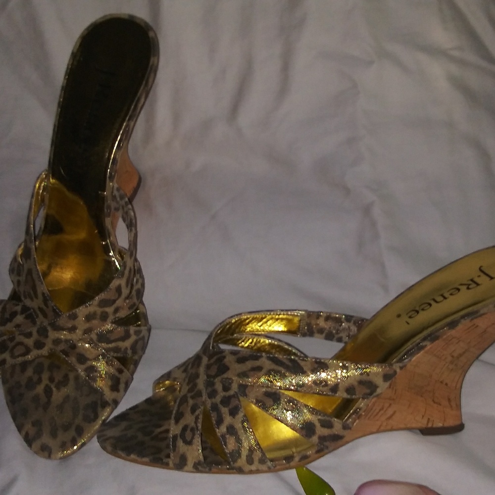 Size 12 Ladies shoes. Are narrow